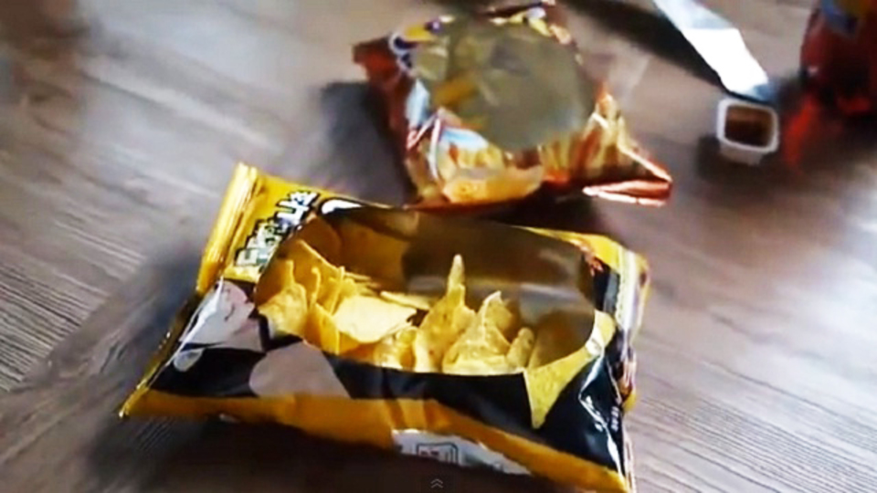 スナック菓子の袋を華麗にスナックボウルに変身させる開け方