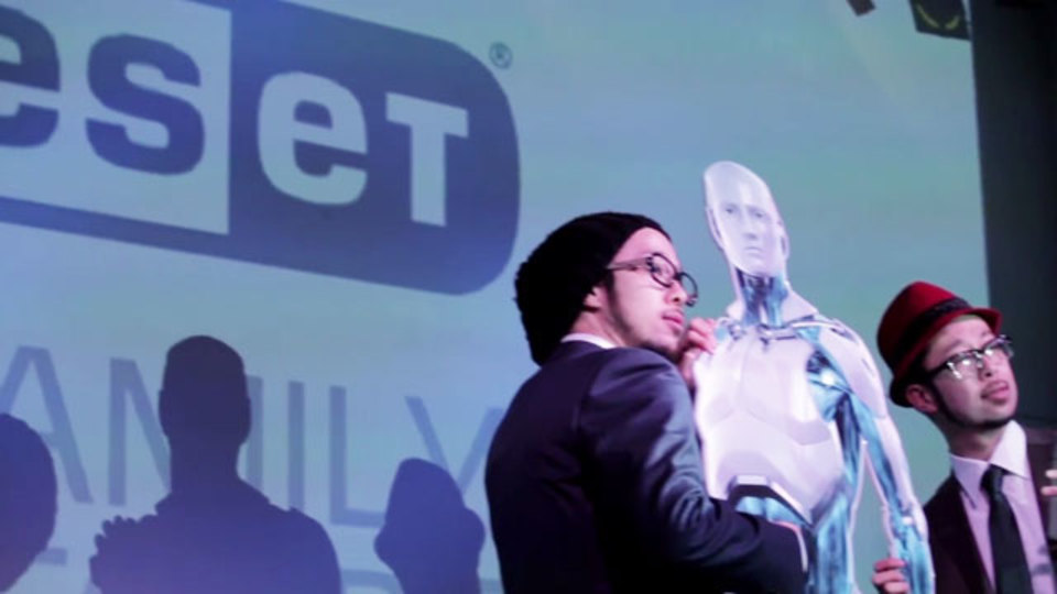 「彼女」みたいなセキュリティソフト? 上鈴木兄弟がラップで「ESET(イーセット)」をプレゼンします