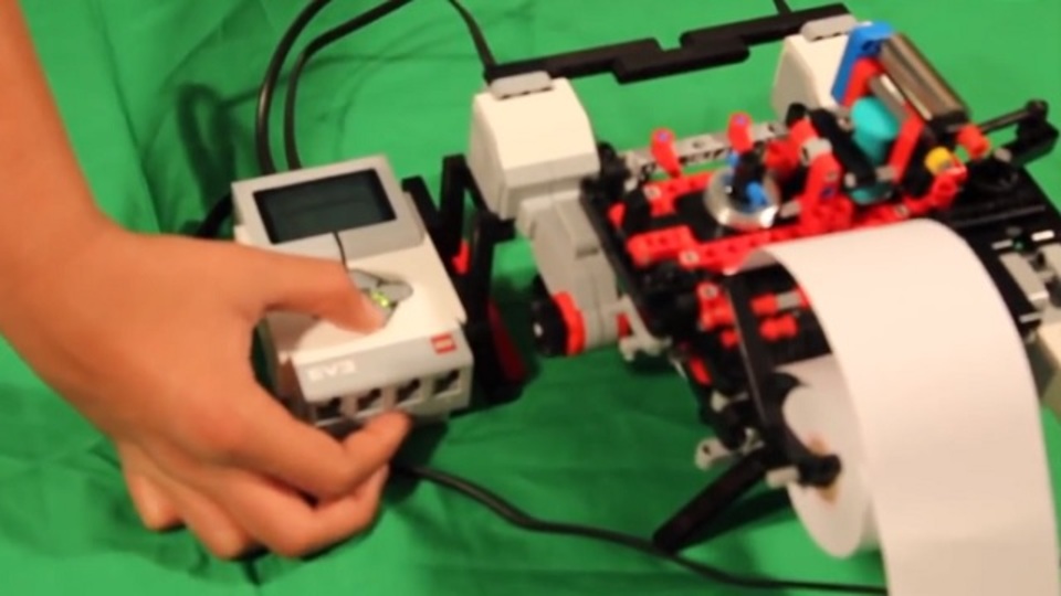 発想力と技術力に脱帽。12歳の少年がレゴで制作した点字プリンター