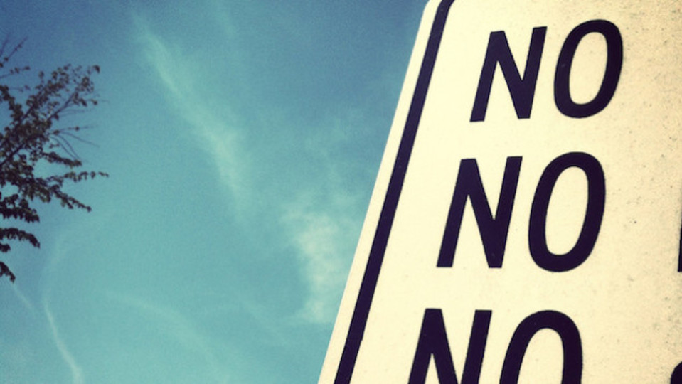 友達や仲間に「NO」と言うのはなぜにこんなに心苦しいのか