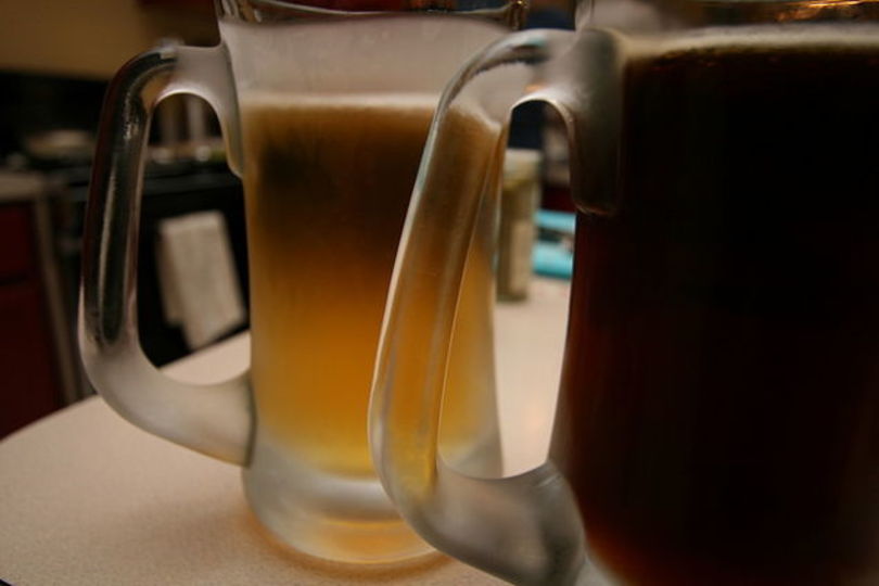 ビールの香りがもっとも引き立つのは「冷やしたグラス」に「常温ビール」を入れたとき