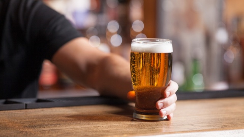 明日の自分のために、アルコールの分解時間から逆算して飲む酒量を調節しよう