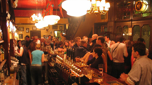 140729ana_london_pub.jpg