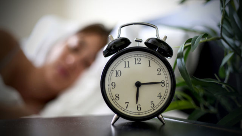 最適な睡眠時間は「7時間」という研究結果たち(+自分に合った睡眠時間の見つけ方)