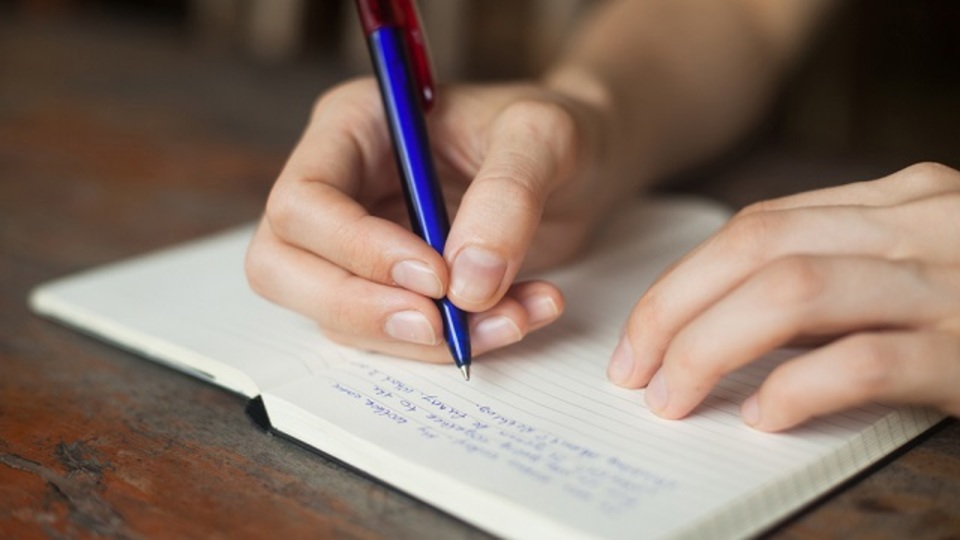 毎朝、頭に浮かんだことを手書きする「モーニングページ」の絶大なる効果とは?