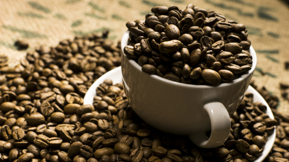 コーヒーなしでも生産性を上げる6つの代替案
