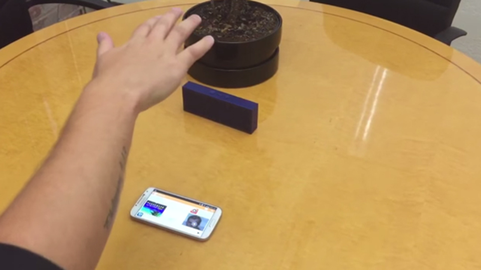 ジェスチャーだけで音楽プレーヤーを操作できるアプリ『BrainWave』