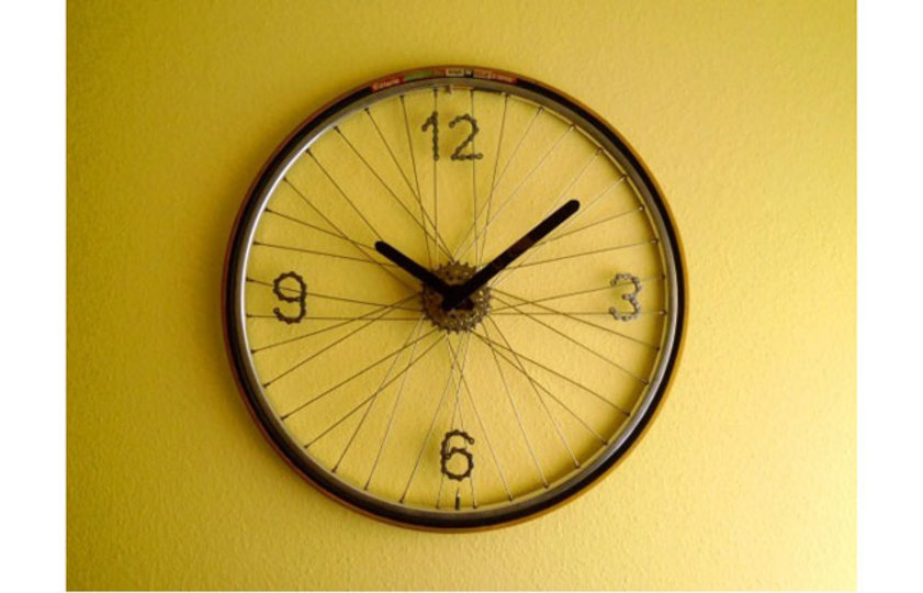 次は人生を一緒に走ろう...古くなった自転車を時計にDIY