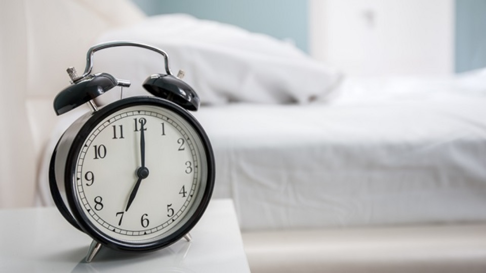 眠りについて悩む原因は「8時間睡眠」にとらわれていること?