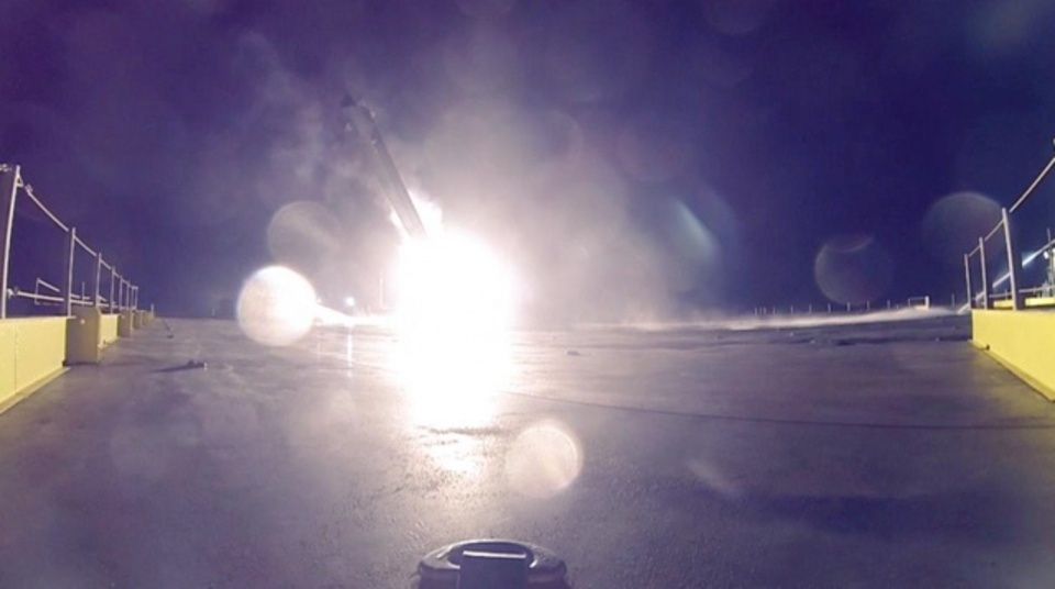 SpaceX社の自律ロケットが着陸時に爆発