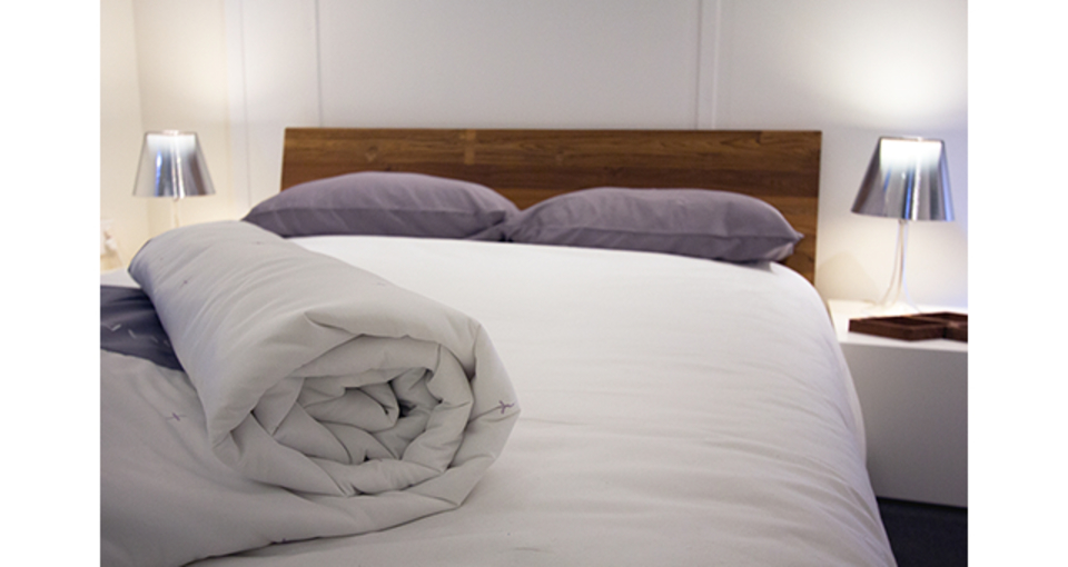 体感温度を調節して睡眠を心地よくするベッドカバー