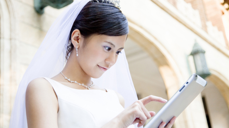 友人との集合写真を勝手にFacebookに投稿するのはプライバシー権の侵害?