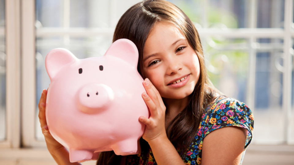 欲しいものと必要なものとを分けたお金の管理の仕方を子どもに教える