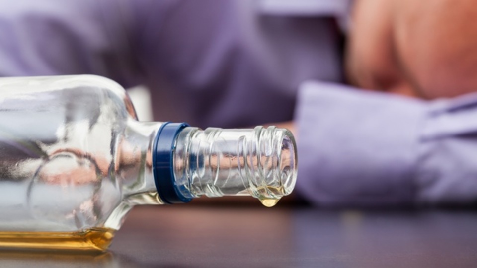 「お酒を飲むとよく眠れる」はウソだった