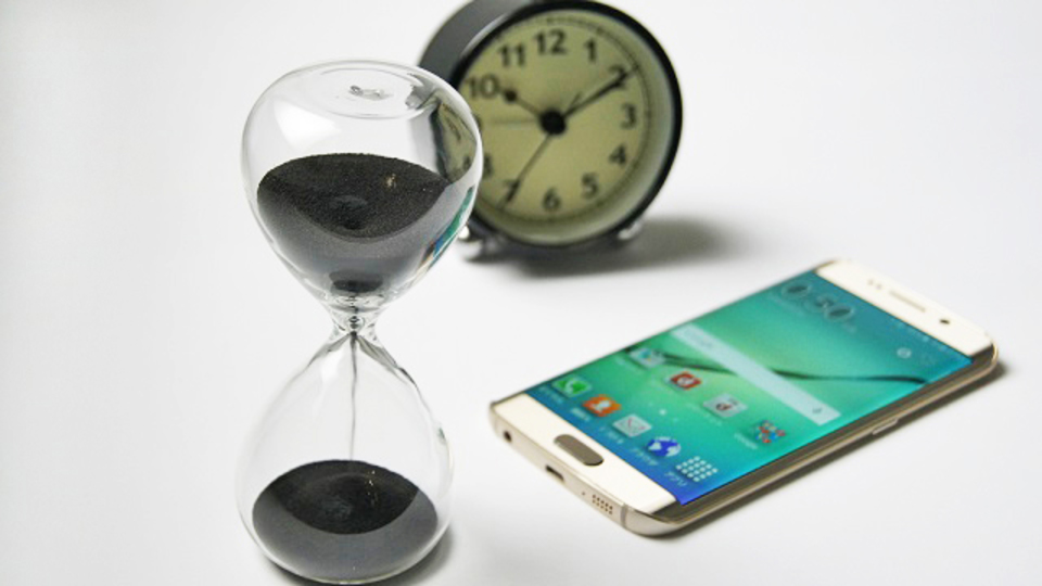 人生のパフォーマンスを向上するための「10分間」の使い方~スマホを急速充電する間にできるこれだけのこと
