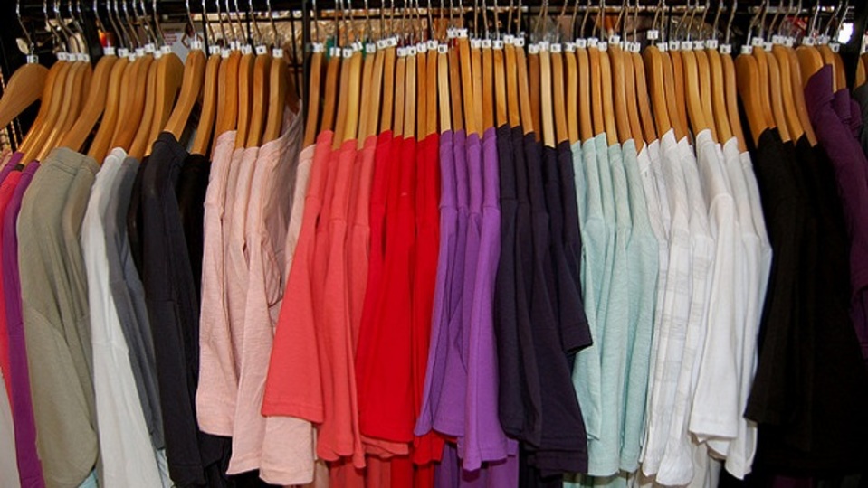 新しい服は着る前に洗濯したほうがよい理由