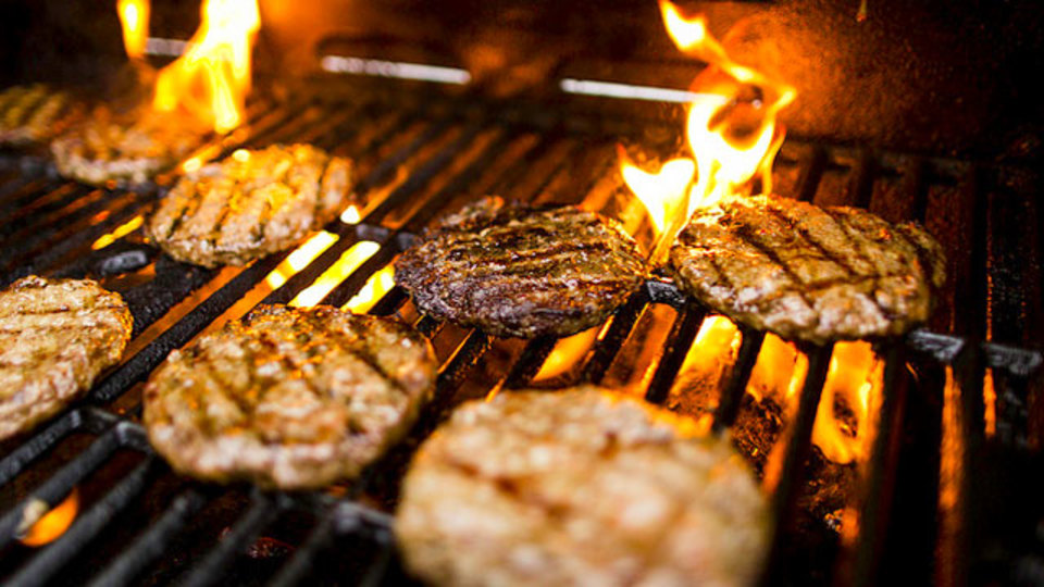 手のひらで感じる、焼き網の適切な温度