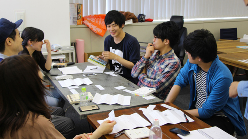 「キーワード」で本をつなぎ合わせ、本と人がつながる「Sewing books」