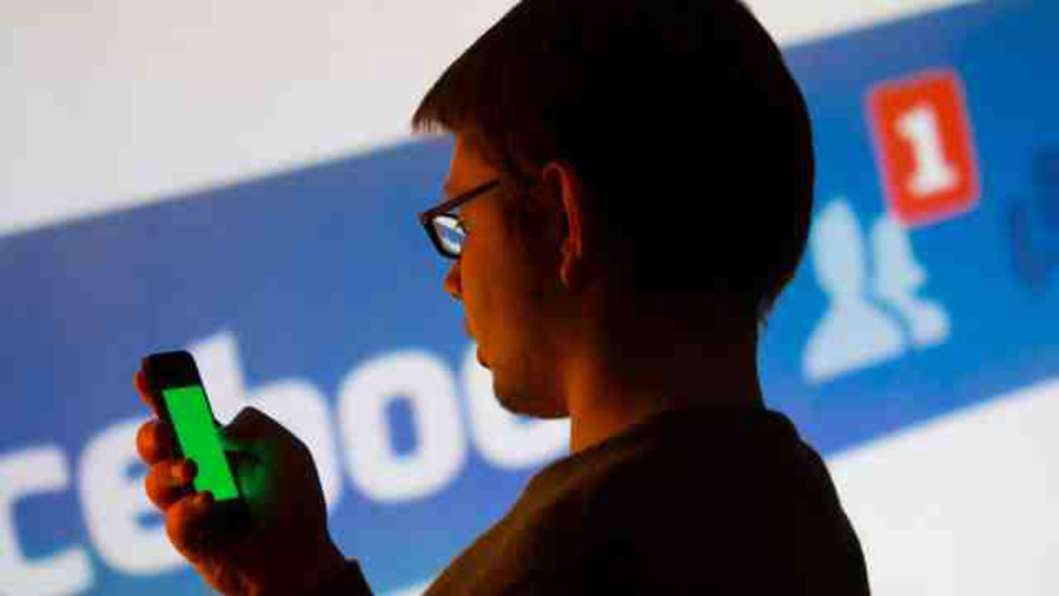 Facebookをやらない方が、幸せになる?
