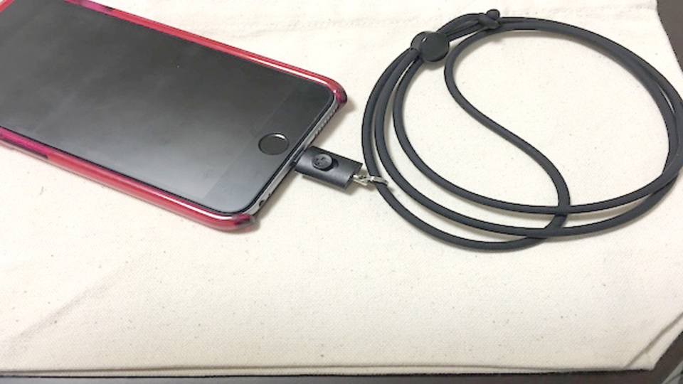 ファッショナブルなiPhoneの持ち方【今日のライフハックツール】