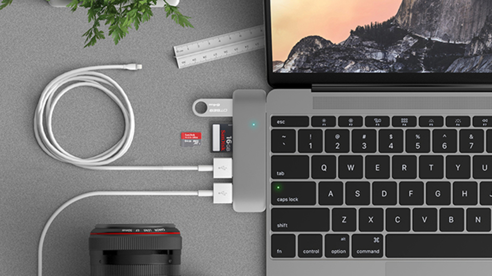 一度に複数の外部機器を接続できる「MacBook最適化」アダプター【今日のライフハックツール】