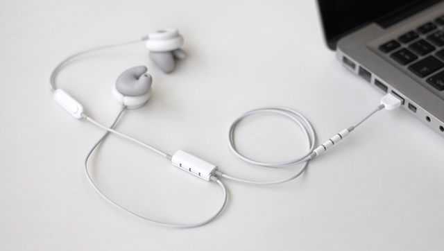 160207earphones_fit02.jpg