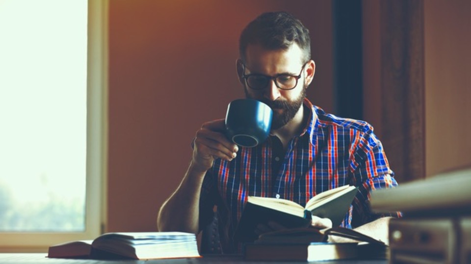 私がどうやって朝型人間になり、新しい語学を習得し、5倍の本を読むという2015年の目標を達成したか