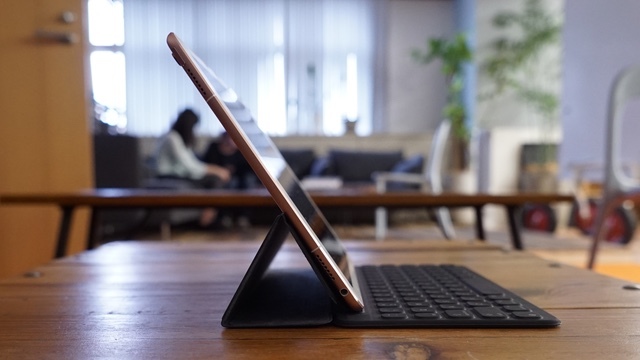 9.7インチ版iPad Proのレビュー。小さなボディにパワフルな機能