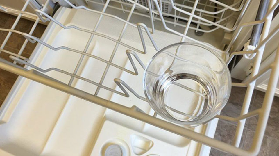 食洗機の中の食器が洗浄済みか未洗浄かを見分ける方法