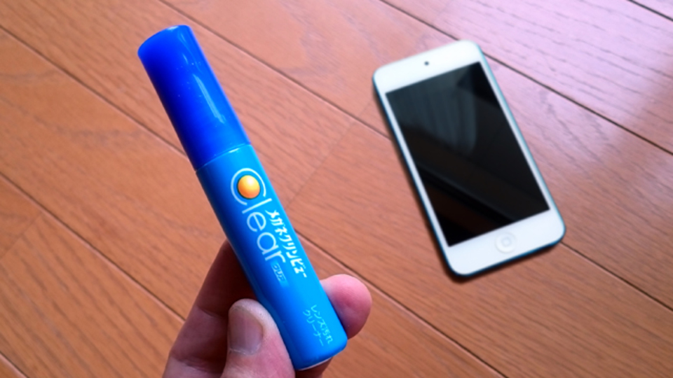 スマホの掃除にはメガネクリーナーが使える【今日のライフハックツール】