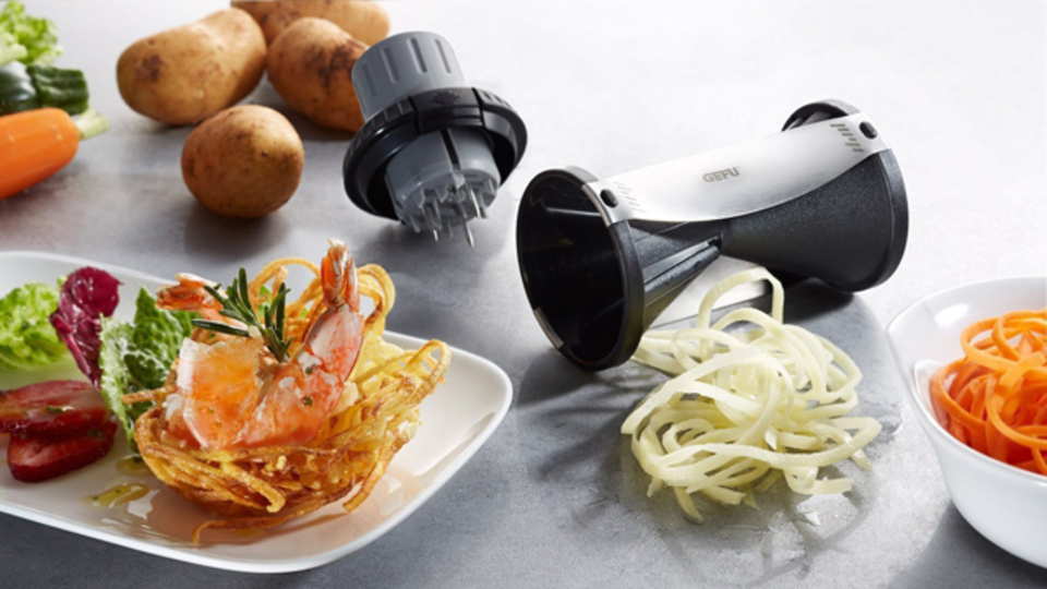 野菜をパスタ状にできるスライサー『SPIIRELLI 2.0』【今日のライフハックツール】