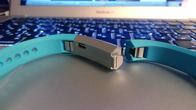 20160601_fitbit-alta_02.jpg