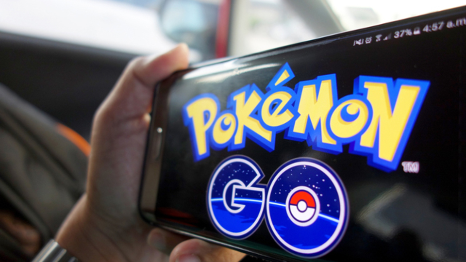 バットマンもデッドプールも。映画の有名キャラたちが、Pokemon GOをプレイする動画
