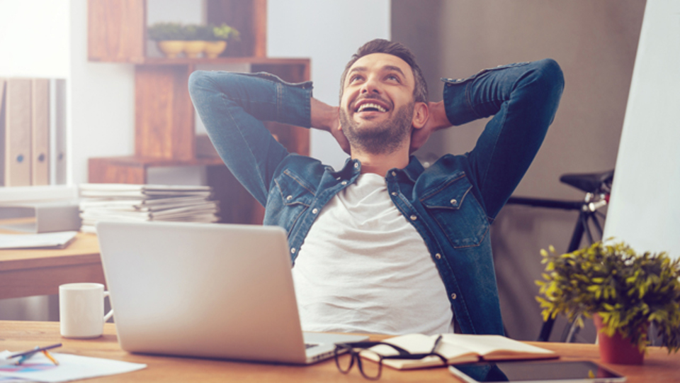 幸せについて考えすぎると不幸になる?幸福を手にいれるためのマインドトリック