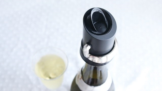 スパークリングワインの炭酸を3日もたせるセーバー【今日のライフハックツール】