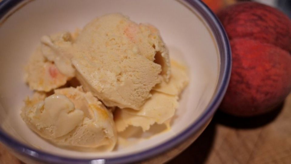 アイスクリームメーカー不要!たった3つの材料だけで作れるおいしいピーチシャーベット
