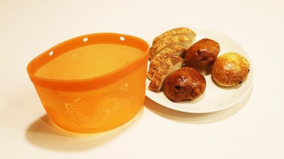 焼き立てパンはシリコンバッグ1つで手作りできる【今日のライフハックツール】