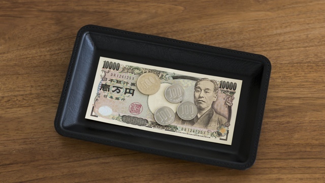 現金払いには無駄遣いを抑える効果がある:研究結果