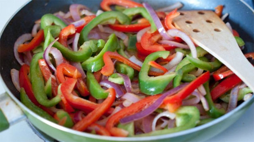 野菜にちょい足しすると美味しさが増す、12の食材と調味料
