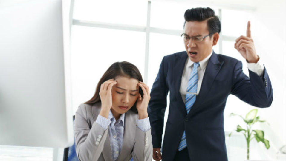 仕事ができない上司の下で仕事をするときの鉄則