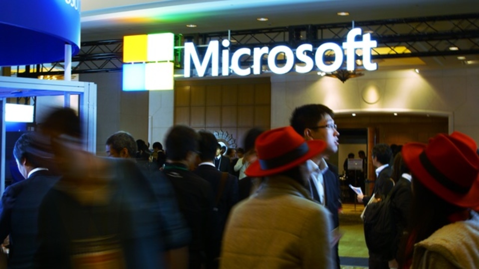 「仕事は歩きながらする」「会社から電話が消える」Microsoftが語った「変わるオフィス」