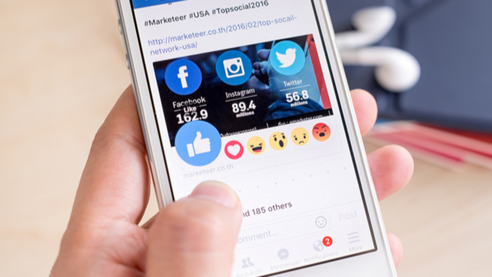 Facebookで企業にメッセージを送ると、広告が送られるようになる