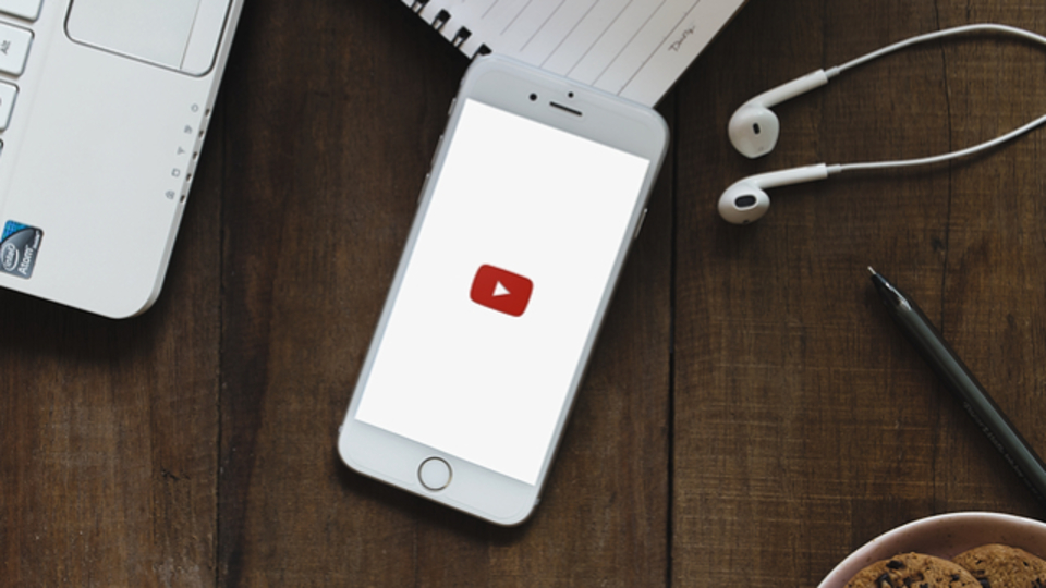 iPhoneで好きなアプリを使いながらYouTubeのプレイリスト聴く方法
