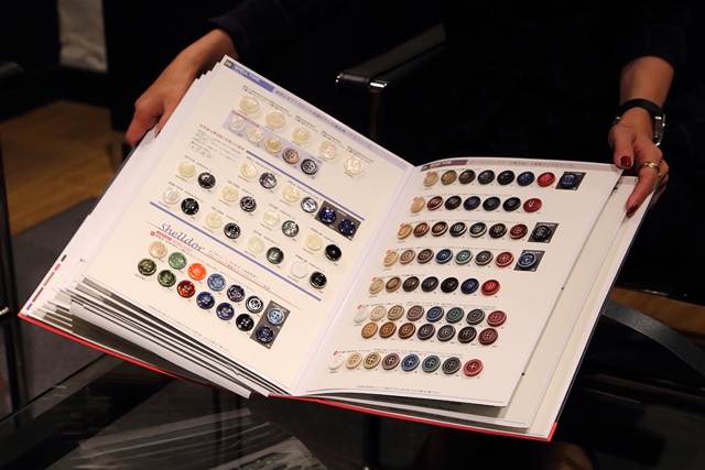 161201button1.jpg