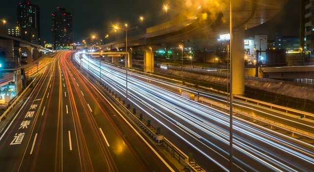 光の線が美しい「光跡写真」の撮り方