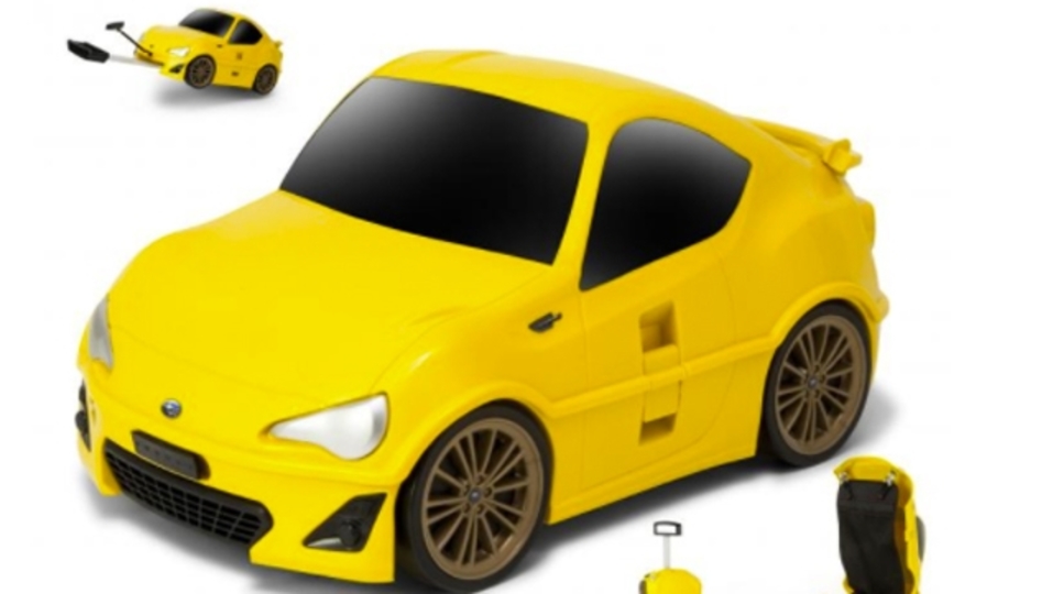 運転はできないけど...。子供用のスバルBRZ型キャリーケースが登場