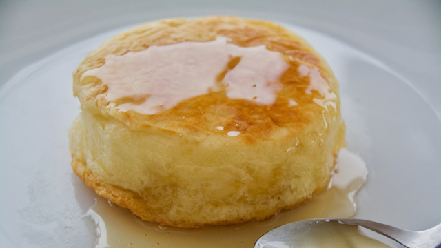 朝食に最適。パンケーキよりモッチリ食感の「クランペット」のレシピ