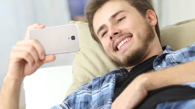 動画をたっぷり見ても通信量カウントされないスマホがある