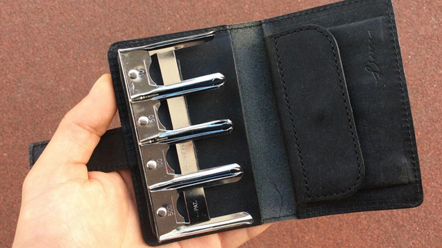小銭を探す手間を劇的に減らす、コインホルダー付き財布「Coin Wallet II」