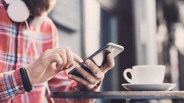 話題のアプリ「Tinder」で起こりうる詐欺とその対策